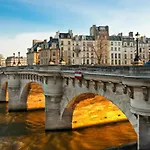 Unforgettable Stay In The Heart Of Paris